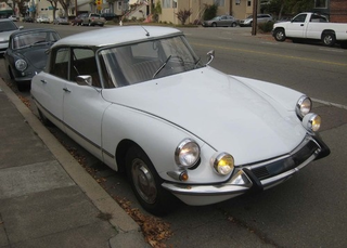 Illustration for article titled 1967 Citroën DS21 Pallas Down On The Alameda Street